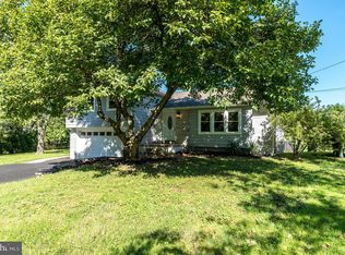 27 Pickwick Dr, Doylestown, PA 18901