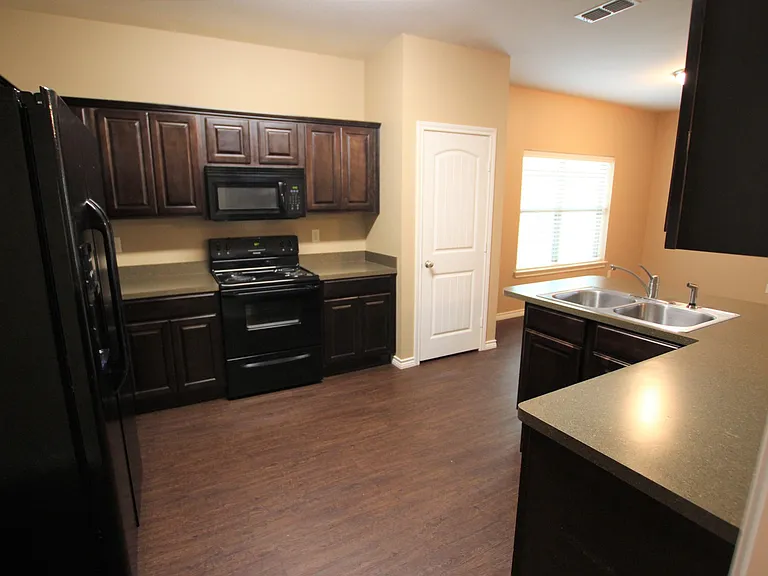 19401 King Ranch Dr — Photo 9
