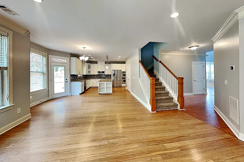5 bed, 3.5 bath, 3395 sqft, $3,500 — Photo 3