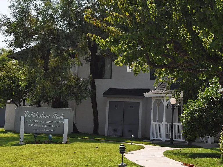 Cobblestone Park Apartments — Photo 18