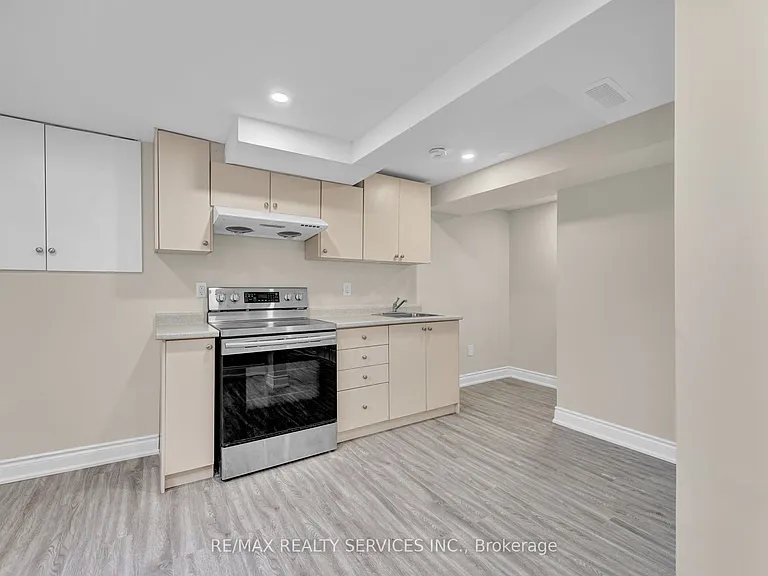 29 Hector Ct — Photo 4