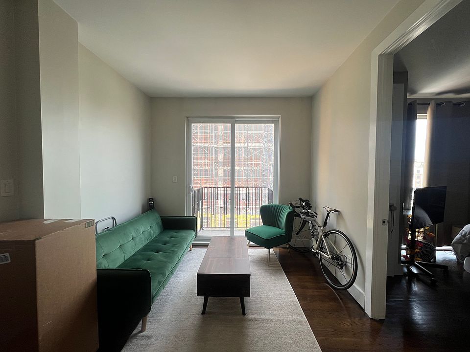1st image of 576 Lafayette Ave #1