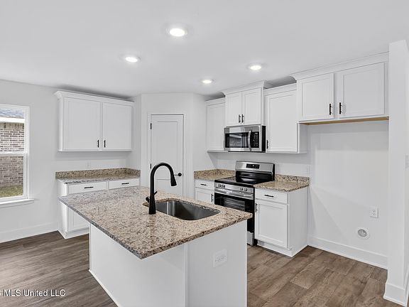 3rd image of 14791 Davidson Ct
