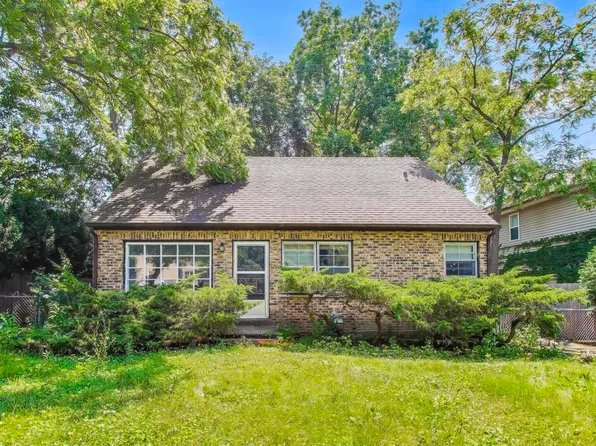 830 Deerfield Rd, Highland Park, IL 60035