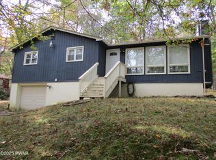 121 Lilac Ct, Dingmans Ferry, PA 18328