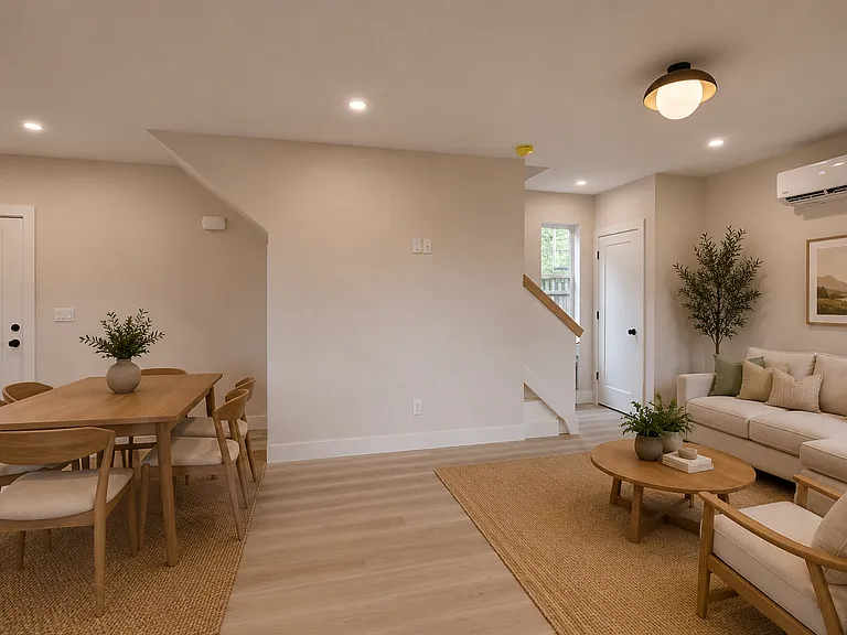 333 NE Longwood Pl — Photo 6