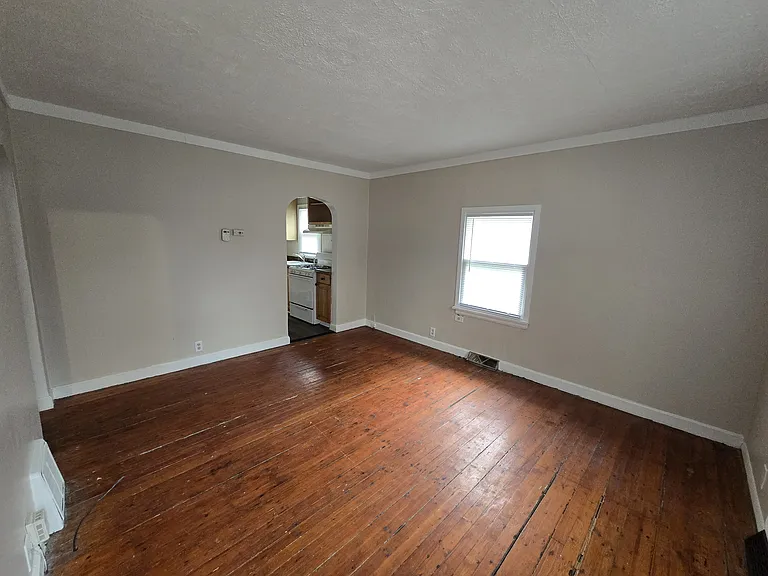 1733 Fremont St — Photo 2