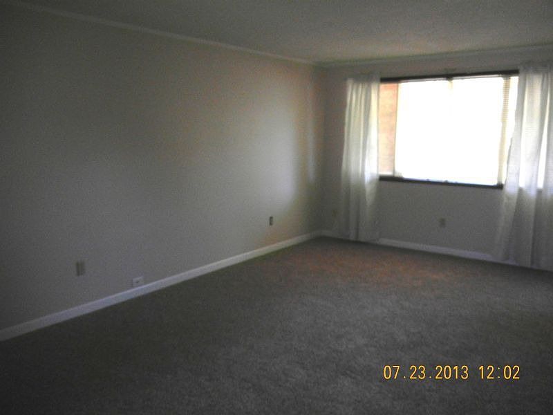 1st image of 10906 NE 22nd St