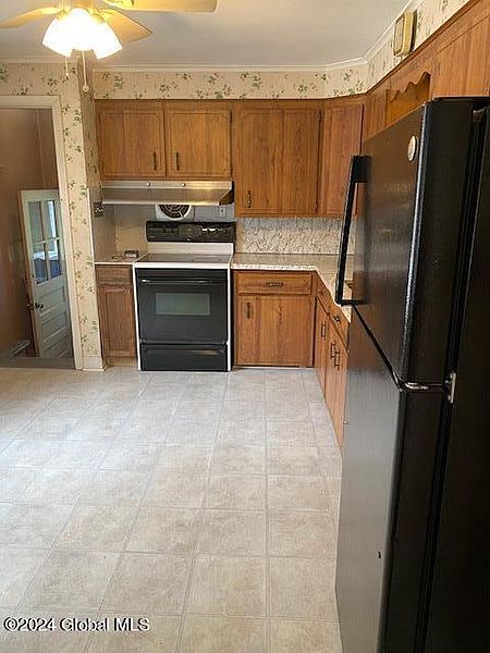 4th image of 61 Beacon Avenue