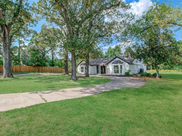 1602 Baker Dr, Tomball, TX 77375