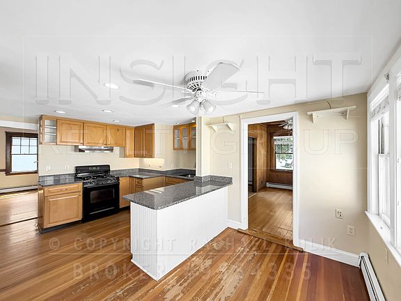 5th image of 61 Moraine St
