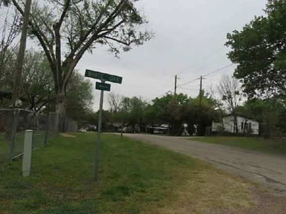 Exterior Neighborhood (street photo)
