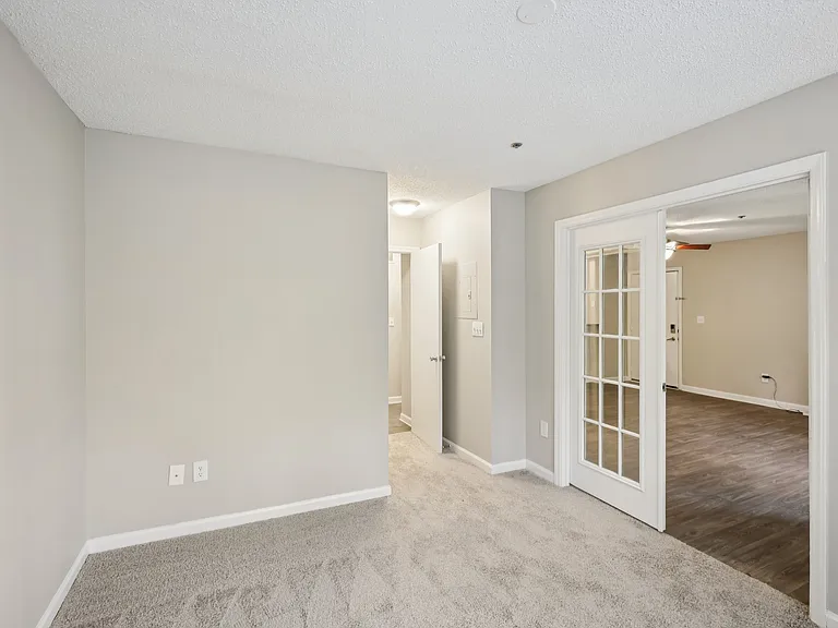 Radbourne Lake Apartments — Photo 17