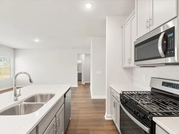 914 Rising Oak Ct, Spartanburg, SC 29301