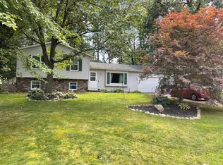 9341 Greystone Rd, Kalamazoo, MI 49009