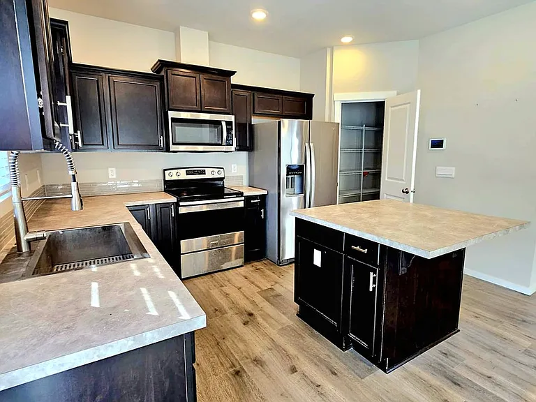 6492 Yorktown Pl NE — Photo 4