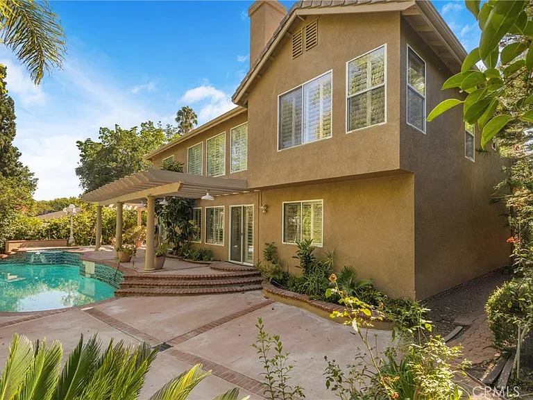 20871 Betron St — Photo 37