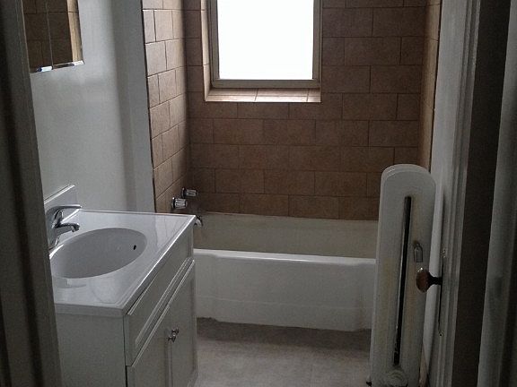 4th image of 1922 W Winona St #2