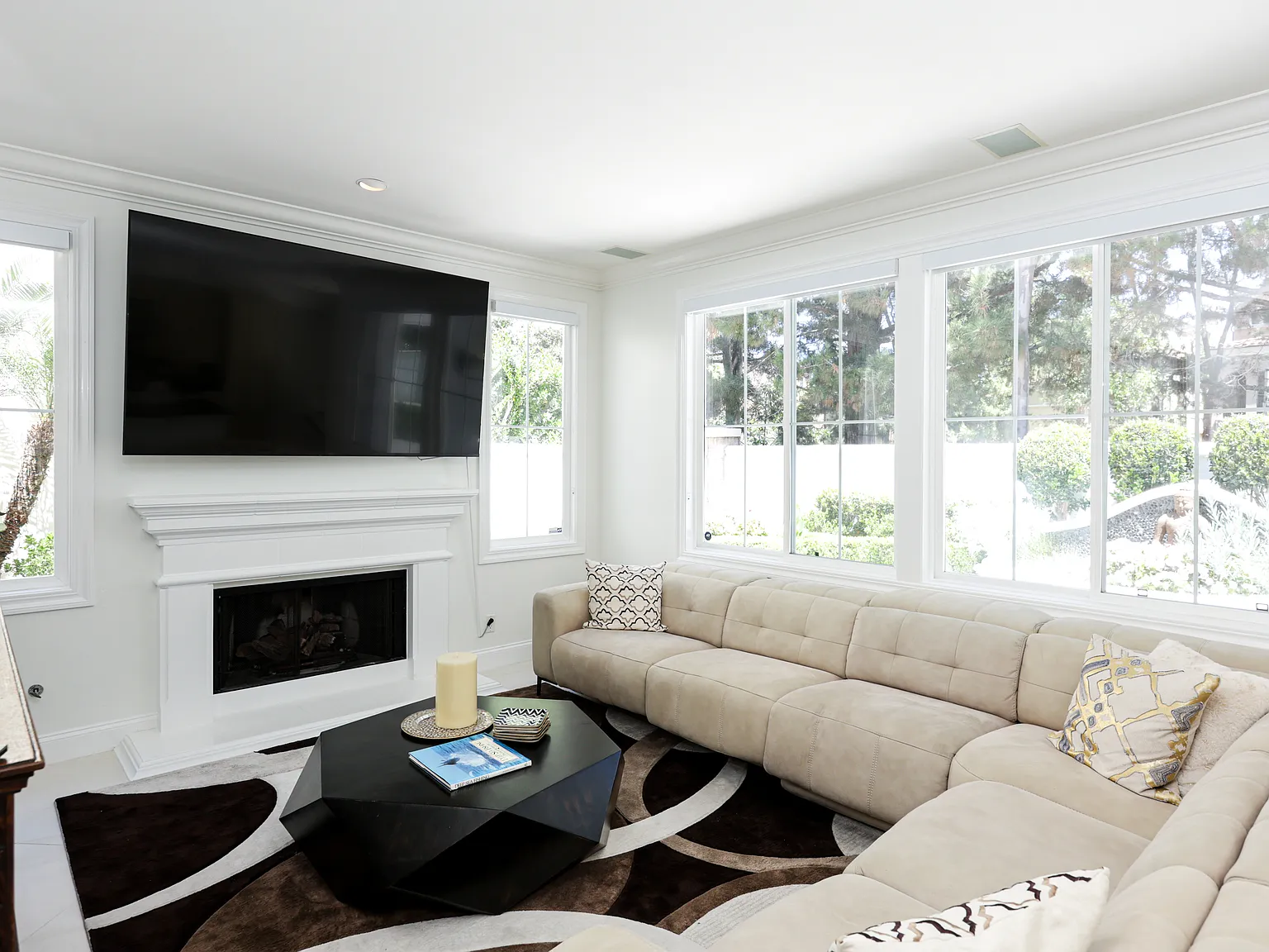3 bed, 2.5 bath, 2473 sqft, $12,800 — Photo 4