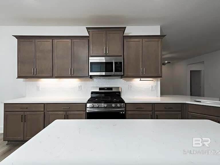 231 Bronze St — Photo 5