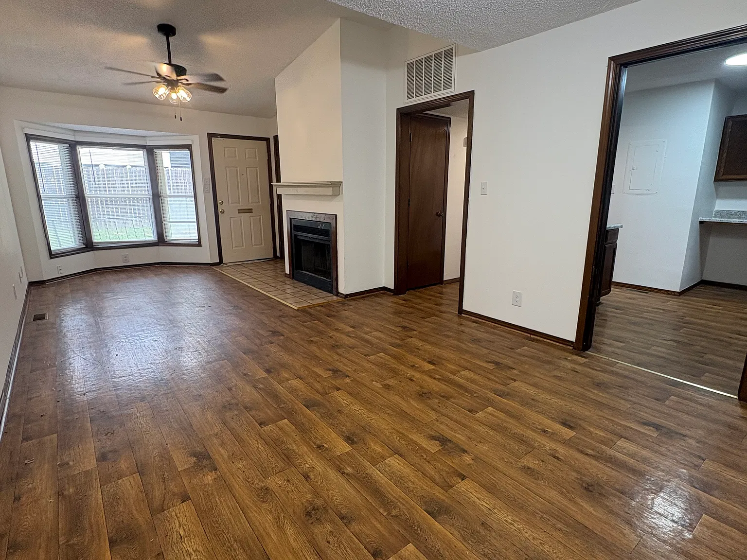 3 bed, 1034 sqft, $1,395 — Photo 3