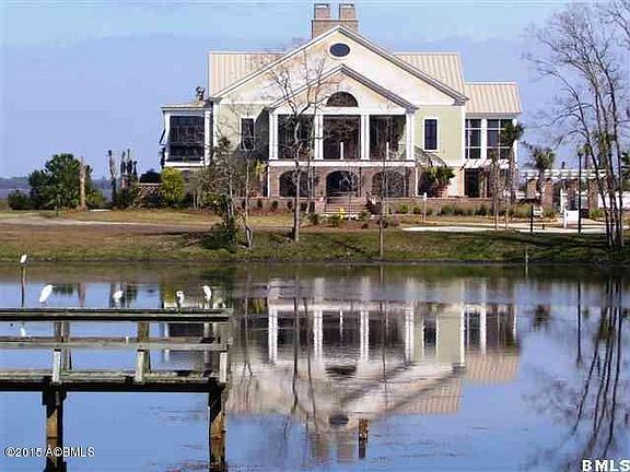 4th image of 29 Millers Pond Dr