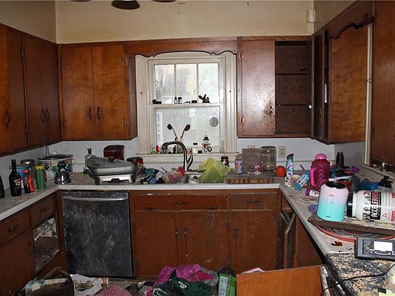 5th image of 601 E Race St