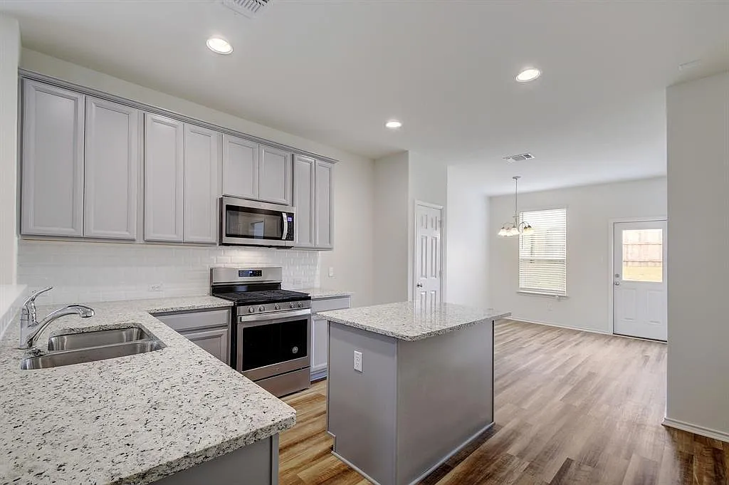 Building Photo - 320 Thornless Cir