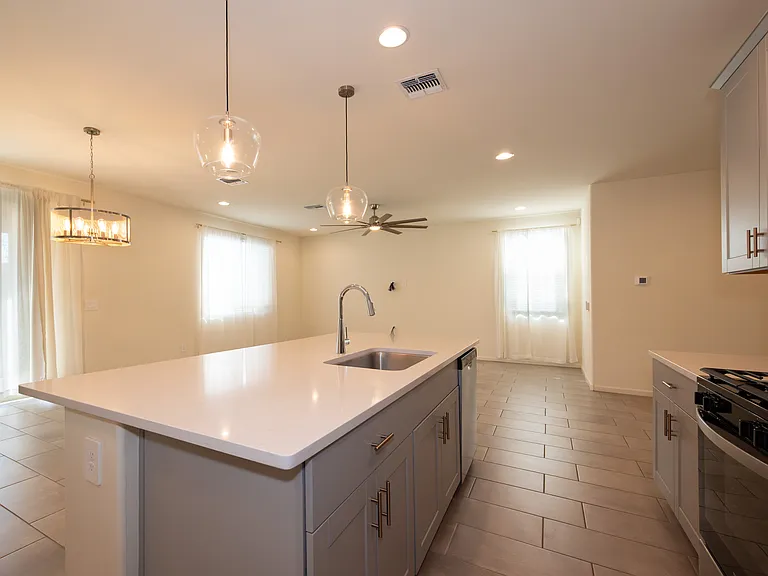 10410 W Robertson St — Photo 4