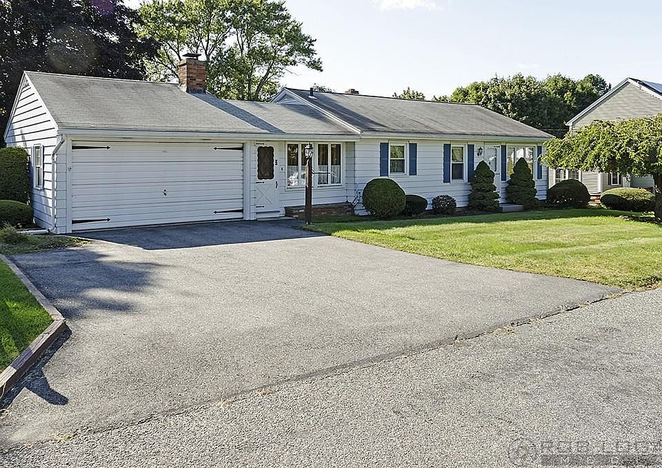1st image of 6 Falmouth Dr