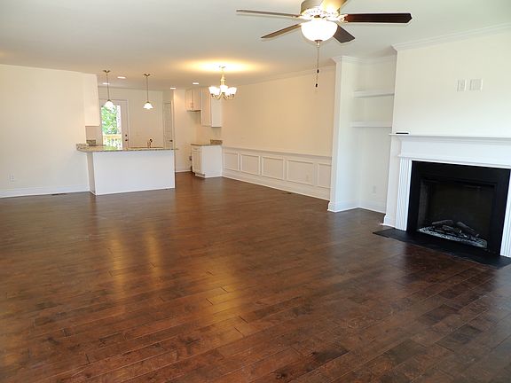 3rd image of 6060 Garden Cir