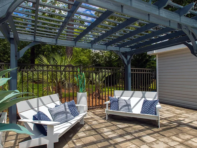 Our pergolas on the pool deck create a stylish oasis, offering residents shaded havens to relax and enjoy the vibrant atmosphere.