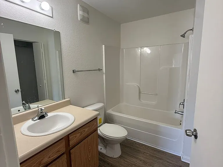 Highlands Apts — Photo 6