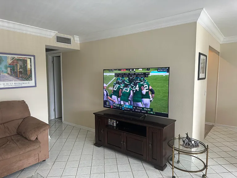 154 Windsor Dr #G — Photo 3