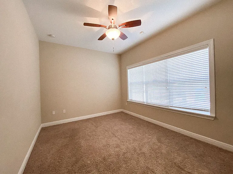 230 SW 2nd Ave #102 — Photo 7