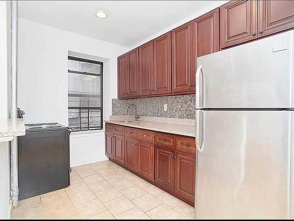 3rd image of 501 W 135th St APT 2