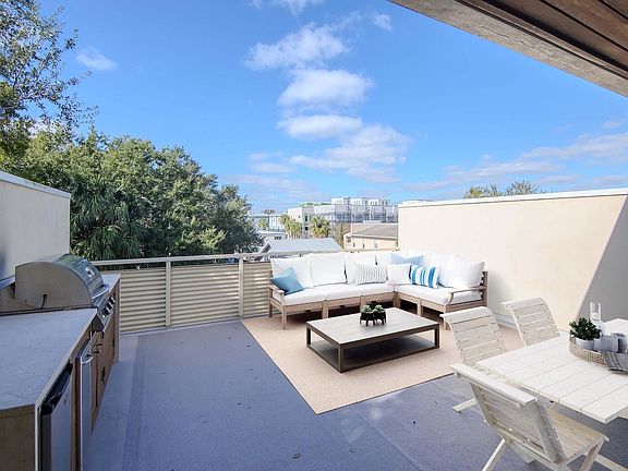 5th image of 213 S Moody Ave APT 1