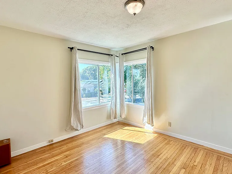 1426 Liberty St — Photo 13