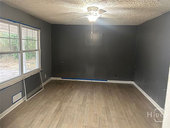 5th image of 355 Camelot Drive