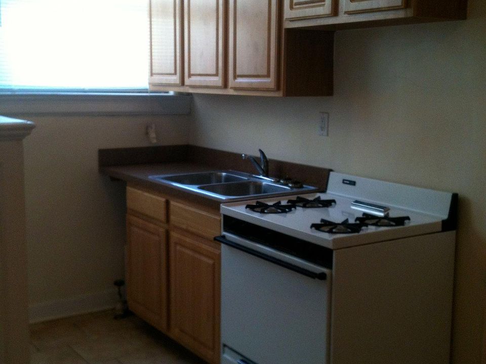 1st image of 1421 W Sherwin Ave APT 2B