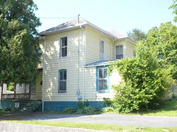 218 S Iron St, Marion, VA 24354