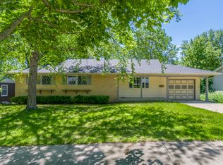 230 W Hillcrest Dr, Dekalb, IL 60115