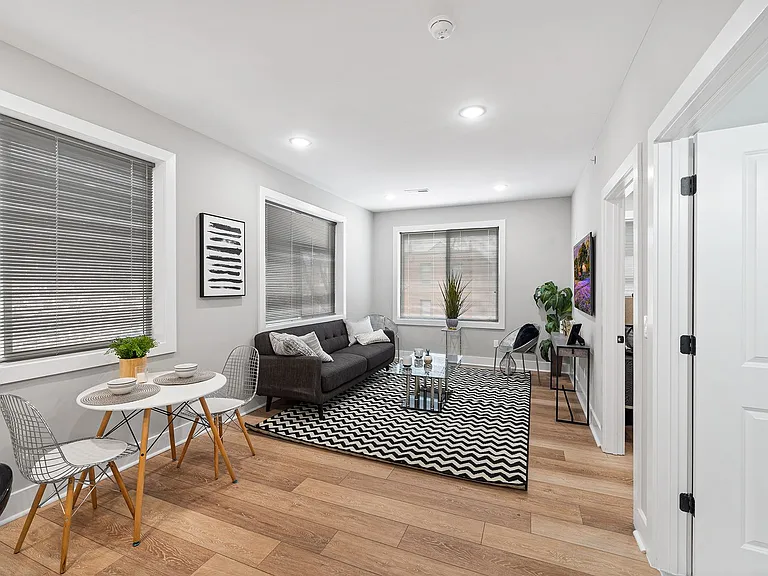 Gorgeous New Diamond St Construction Boasting Luxury Finishes — Photo 48