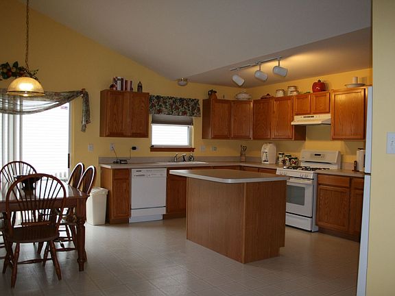 4th image of 1910 Wildrose Dr