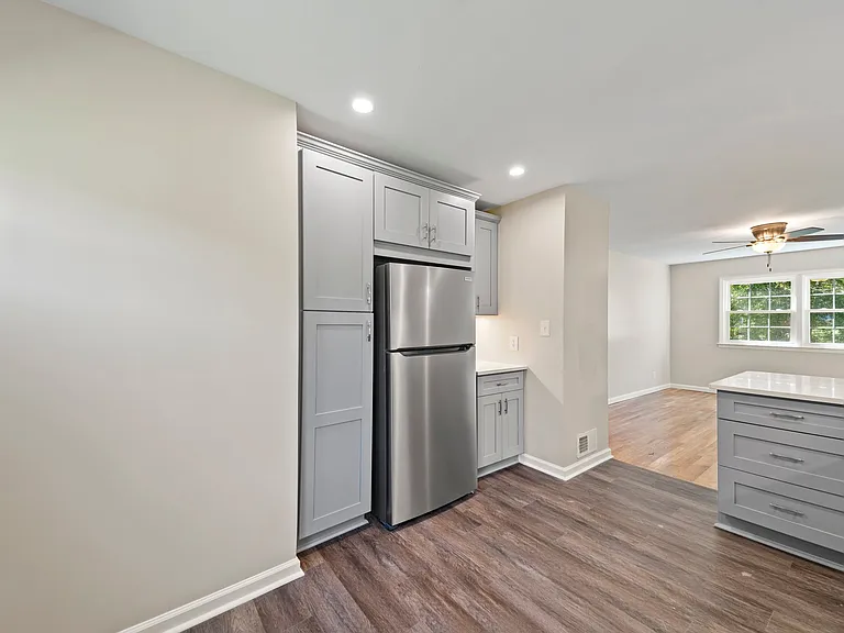 1421 Ardmore Dr #A — Photo 7