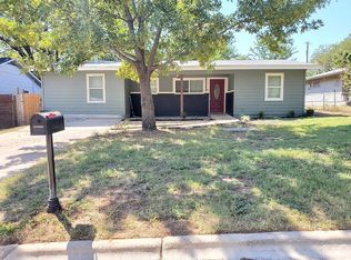 718 N Pierce St, Burnet, TX 78611