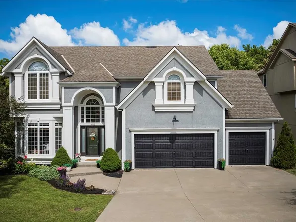 1012 NE Serenity Ln, Lees Summit, MO 64064