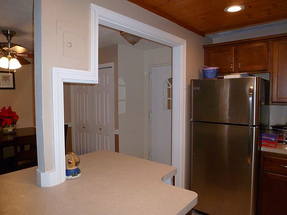4th image of 54 Fountain Ln APT 3