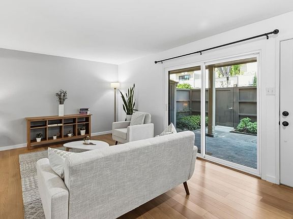 2nd image of 3107 Admiralty Ln