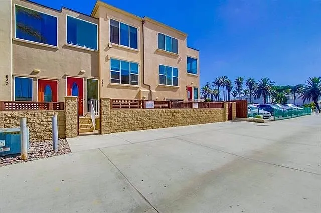 641 Chalcedony St — Photo 3